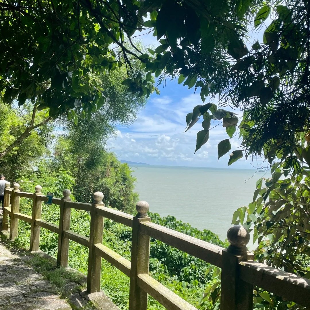 潮漫酒店(珠海湾仔口岸横琴国际会展中心店)住宿+景山公园成人门票 - 定制游预订