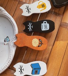 Man and the Japanese-Style Creative Home Wooden Photo Clips, Cute Cat-Themed Animal Memo Clips, Vintage Cartoon Small Clips