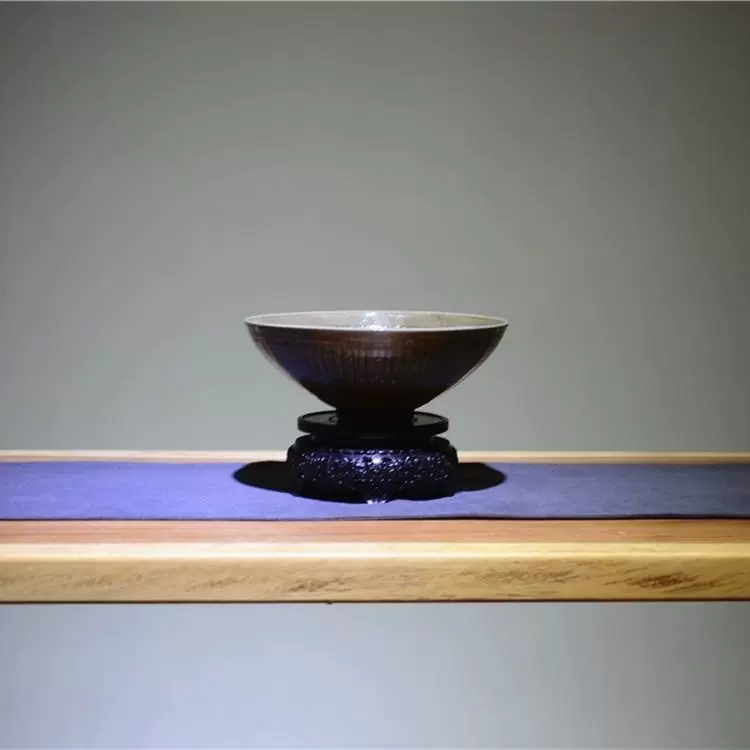 龍泉窯青磁刻花文碗 宋時代 青磁碗 龍泉窯 文化遺産オンライン