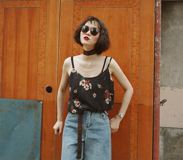 Cinderela Studio small suspender vest female Xiawai wears a sexy sleeveless inside floral shirt tide
