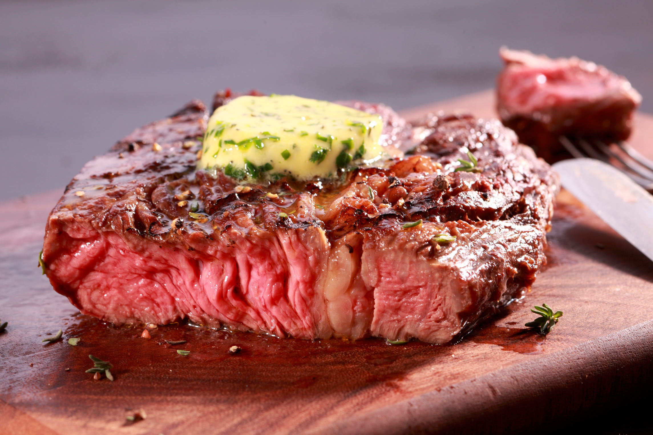 如果当天吃了牛肉,就不要再吃香蕉了,因为香蕉和牛肉也不能一起吃.