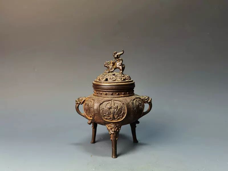 铜器  香炉  三足象耳三面狮头香炉 香道具  工艺品  美术品  摆件 铜器 香炉 三足象耳三面狮头香炉 香道具 工艺品 美术品