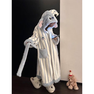 
Cartoon Stitch coral velvet hooded autumn and winter new nightgown for women, warm and thickened, can be worn outside, nightgown, home clothes