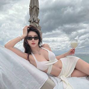 2025 new swimsuit women's small breasts gathered together bikini hot spring high-end three-piece set for holiday beautiful white sexy
