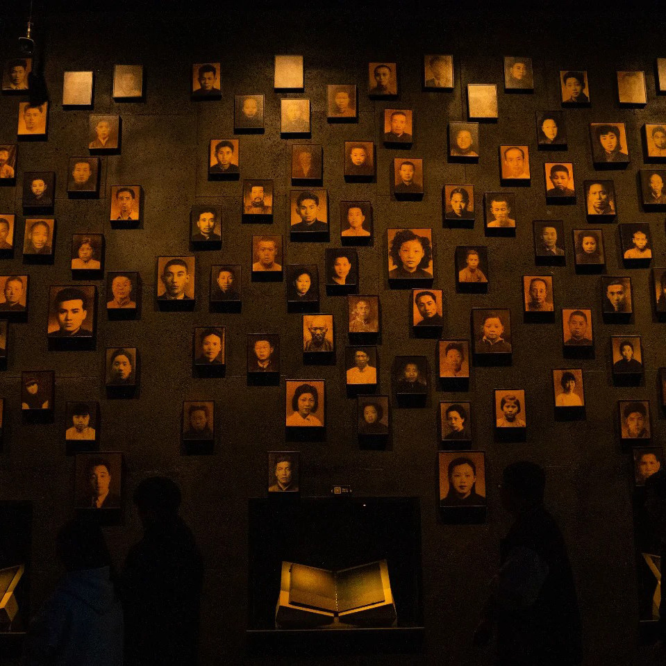 南京大屠杀遇难同胞纪念馆+总统府+长江十二城半日游/含门票耳麦