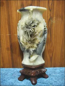 中国寿山石(印材)　草花文彫刻花瓶　置物　瑪瑙オブジェ