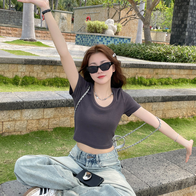 Gray round neck short-sleeved T-shirt women's 2025 summer new large neckline front shoulder slim half-sleeved short top