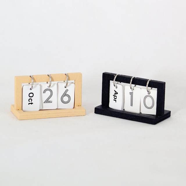 Dollhouse Simulation Mini Miniature Desk Calendar Page Turning Calendar Props Creative Model OB11 Little Rag Doll