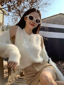 
Hong Kong-style white imitation mink plush sweater jacket for women in autumn and winter cardigan vest lazy style short top two-piece set