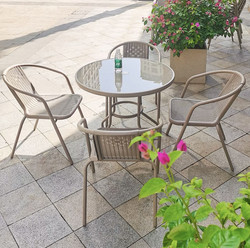 Outdoor Tables and Chairs with Umbrella Set for Courtyard Gardens, Open-Air Milk Tea Shops, Cafes, Outdoor Seating, Leisure Solar-Powered Parasols