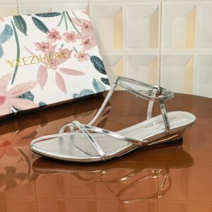 
6532/2CM sheepskin low-cut women's broken code removal cabinet clearance processing patent leather fashion sandals women's one-line buckle strap