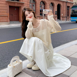 
Off-white hollow knitted blouse dress suit women's 2026 spring French holiday style age-reducing long skirt two-piece set
