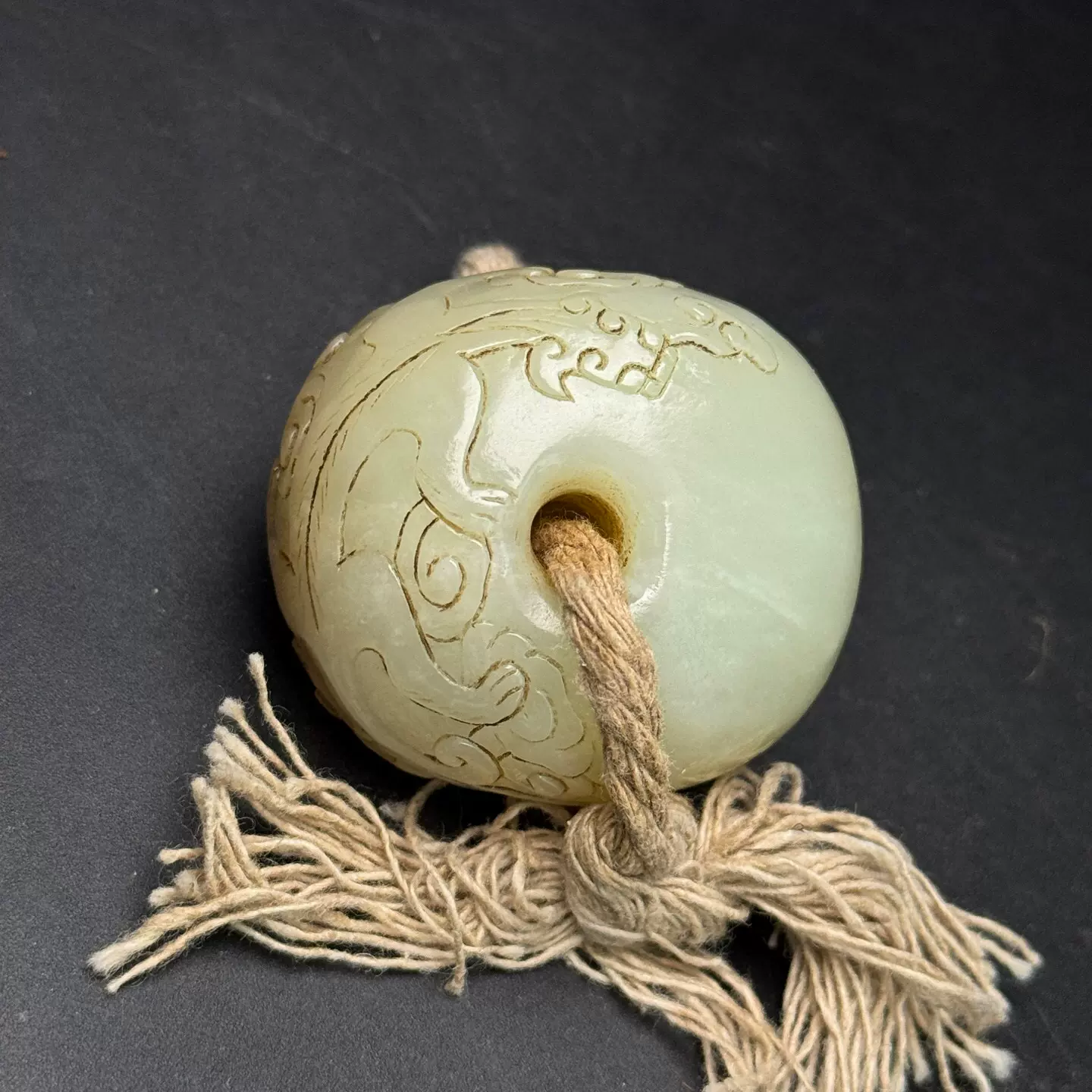 天然玉石　和田玉　古玉老玉　中国古代の美女　彫り　玉佩 清代天然和田玉子冈牌玉佩挂件老玉和田玉浮雕人物子冈玉牌文玩