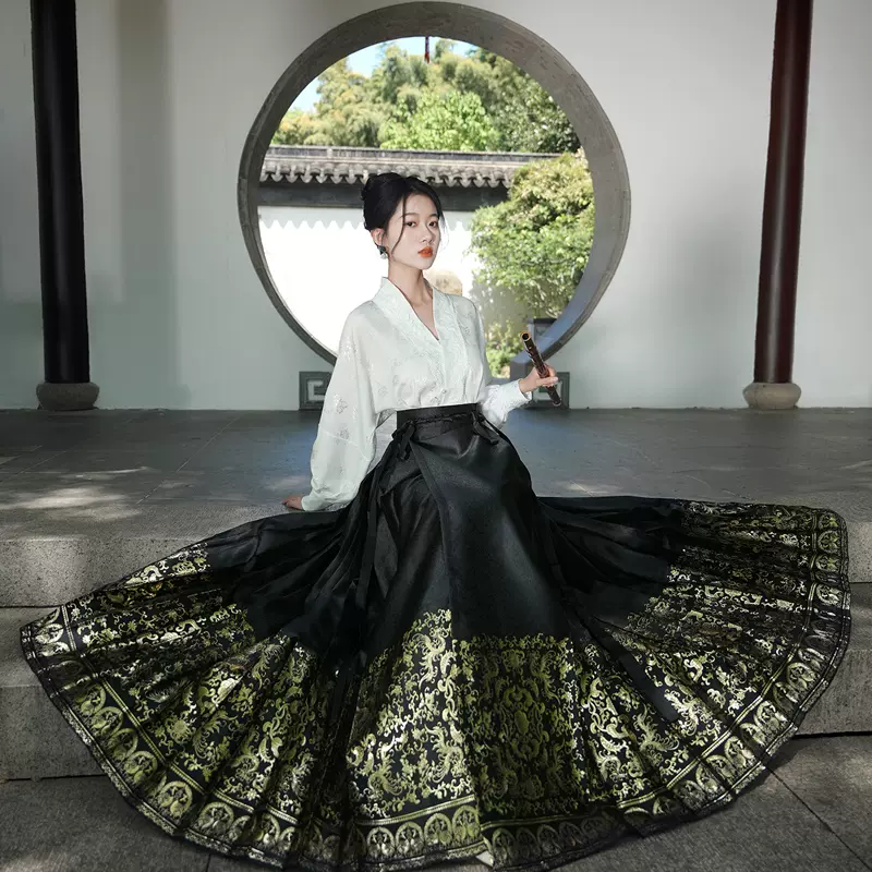 池夏花と酒月兎鳴奏曲　中国漢服　明製短袄仿粧花织金馬面裙　刺繍　女　秋冬 唐织韵【星鸾】织金妆花马面裙明制汉服重工刺绣飞机袖新款中国风