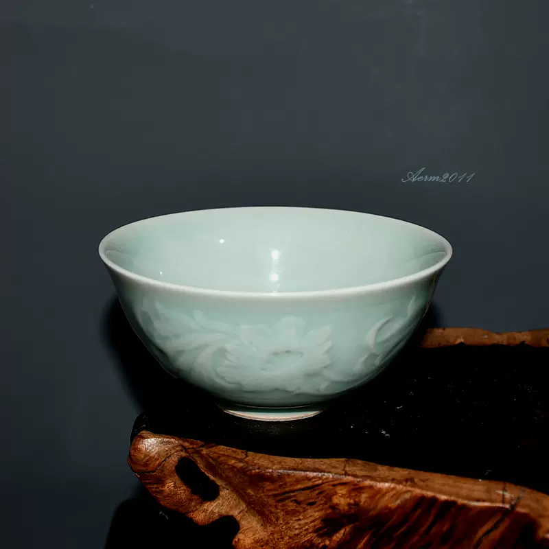 龍泉窑粉青青釉大碗 中囯古美術 茶碗 龍泉窑粉青青釉大碗 中囯古美術 茶碗 龍泉窑粉青青釉