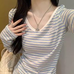 V-Neck Blue and White Striped Versatile Long-Sleeve T-Shirt for Women, Spring and Autumn, Slim Fit, Fashionable, Versatile Design, Relaxed Feel, Niche Top
