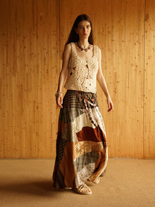 Neant [Dili Reba same model] Stitching hundreds of cloth lattice yellow -brown long skirts
