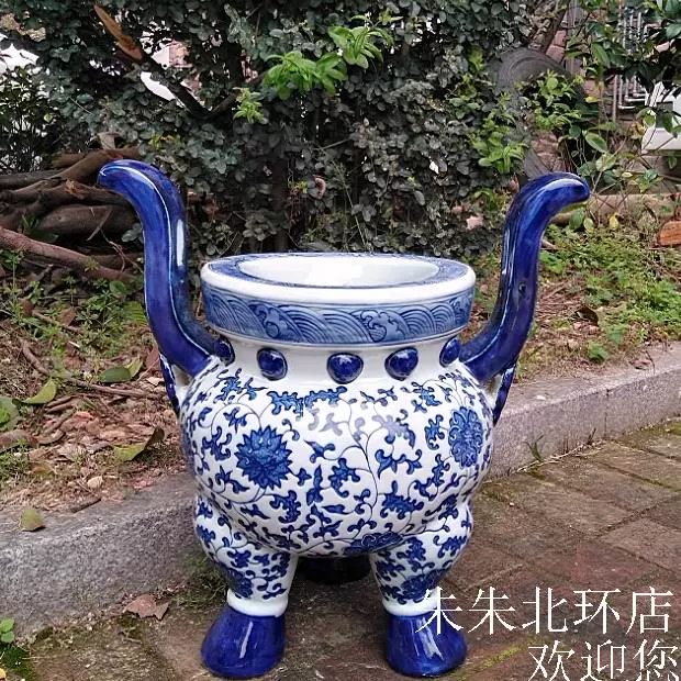 景德镇仿古青花陶瓷器供奉香炉手绘缠枝莲花纹三足双耳大号插香鼎