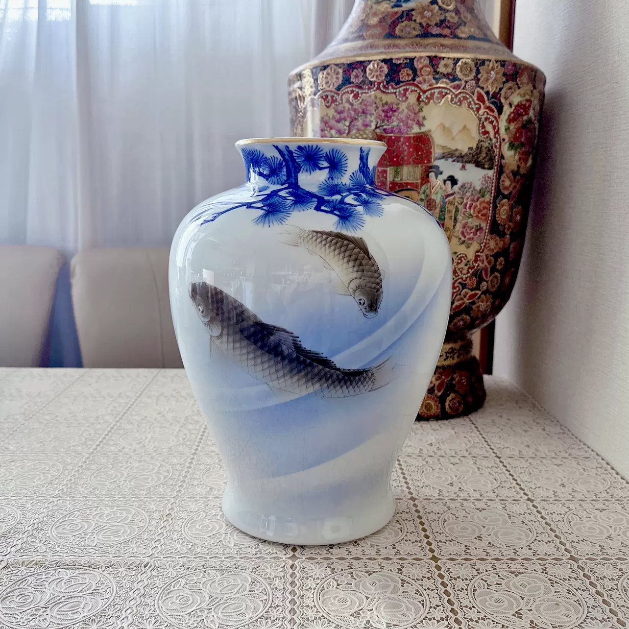 深川制磁手绘染付鲤鱼松纹花瓶桌面居家插花装饰摆件-Taobao