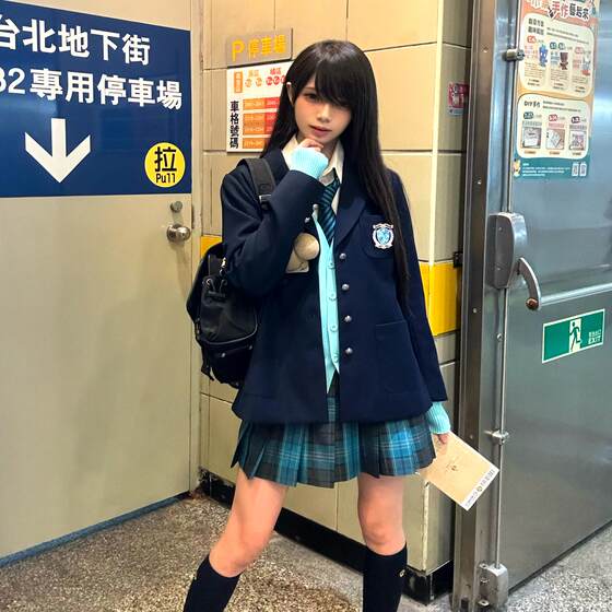 
Summer and Wind Chimes Xingchuan High School Original JK Western-style waist-closing uniforms and college-style pleated skirt suit