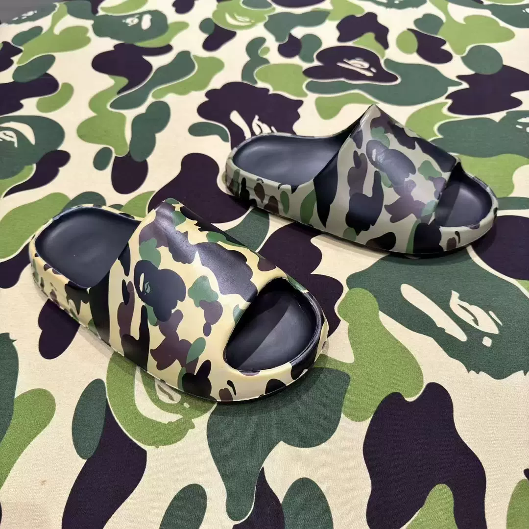靴 BAPE 1ST CAMO SLIDE SANDALS 1ST CAMO SLIDE SANDALS 2024年6月15日(土)発売。 NO: 1K20-191