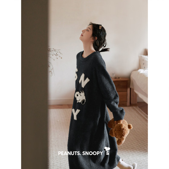 
Beiyan Snoopy nightgown women's winter coral velvet lazy high-end half-velvet pajamas mid-length outer dress