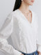 Disenis 2025 spring new simple commuter style white long-sleeved V-neck shirt for women