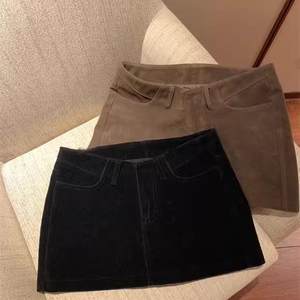 
Buckskin velvet curved waist short skirt with built-in safety pants for women, high-waist slimming leg-length skirt
