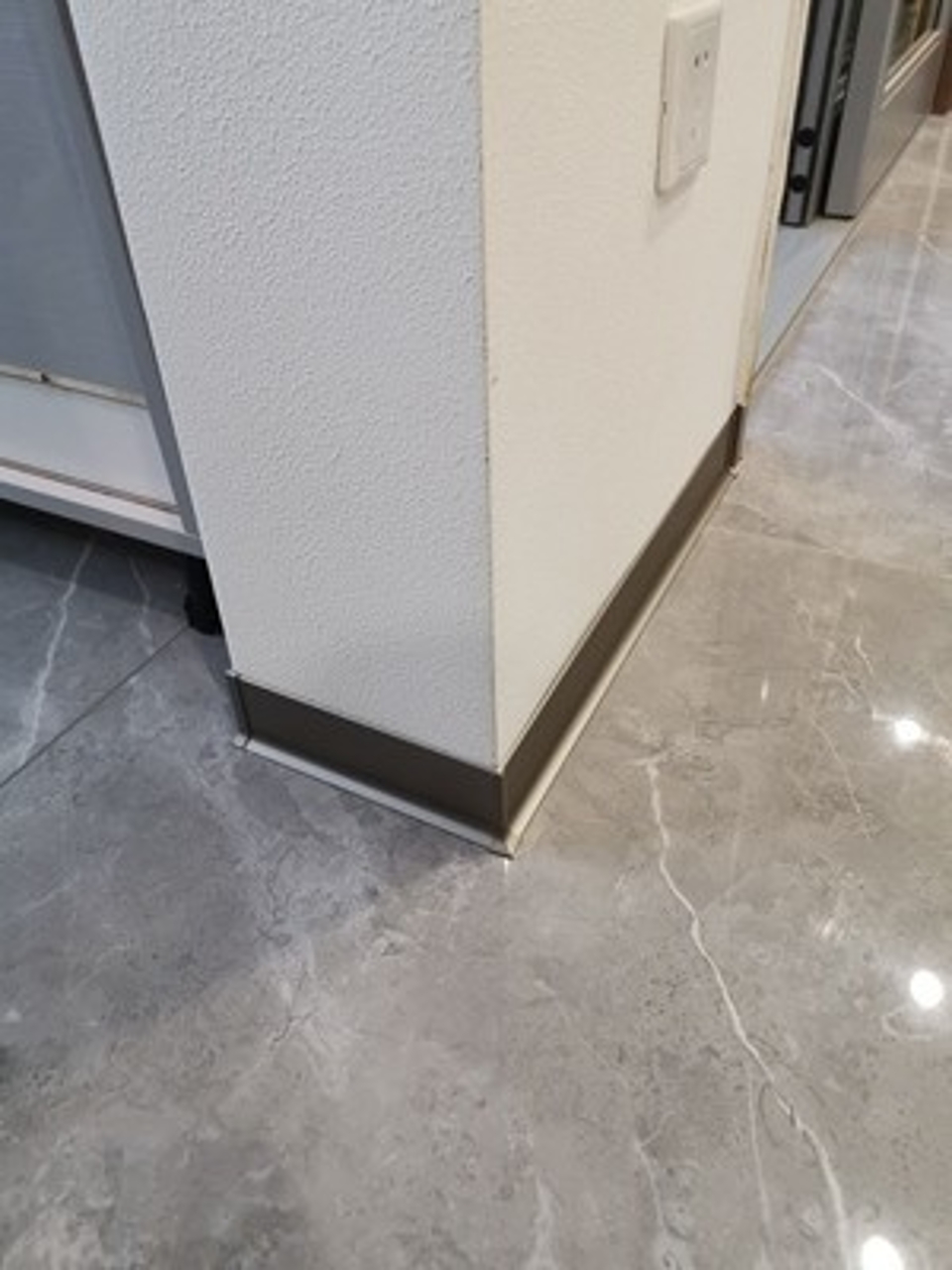 乾邦铝合金踢脚线