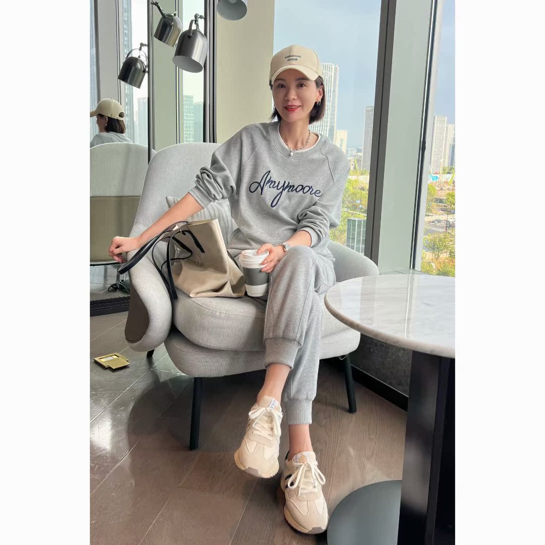 (мųʺ Ʈ Ʈ) AMYMOORE ,  ĳ־  Ʈ ũ ǽ  -