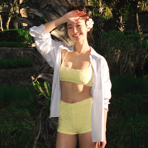 
[Same style of Sun Leyan] Yukari swim split swimsuit women's flat angle bikini vacation swimsuit bright summer