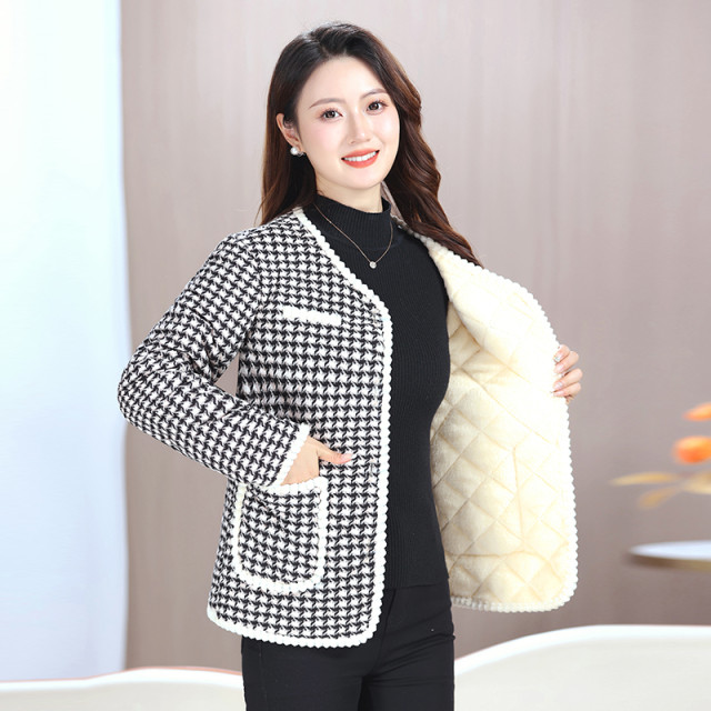 New style autumn and winter velvet warm cotton coat for middle-aged and elderly women, mother's winter coat, small fragrant style jacket, foreign style short top