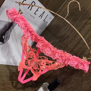 
Sexy thong women butterfly sexy hollow T-trousers hot and seductive without marks low waist passionate women underwear