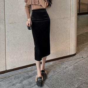 
Gold velvet skirt for women with small hip skirt for autumn and winter new high waist slit pleated retro slimming skirt