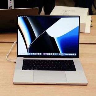 苹果MacBookPro笔记本电脑