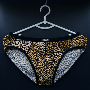 
2 men's triangular mid-waist underwear leopard print sexy personality breathable sweat-absorbing soft skin-friendly wild narrow edge sports