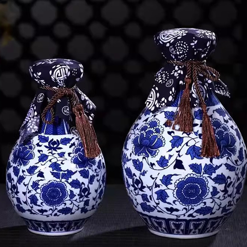 青花瓷瓶2個 青花瓷酒瓶收藏指南，蓝白之间见真章-淘宝逛一逛