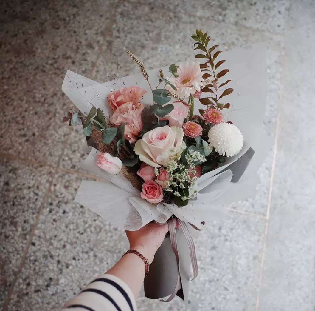 西岱岛北京同城鲜花速递新款粉色系秋叶混搭生日小花束