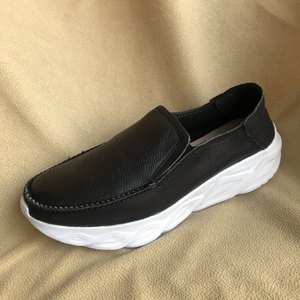 Spring and summer popular men's shoes leisure leisure shoes take the head layer of cowhide sneakers breathable solid and wear -resistant sole