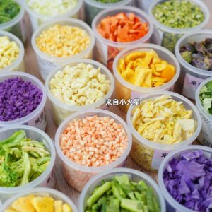 
Freeze-dried vegetables from Little Mars Dog Mix Okra, Asparagus, Spinach, Brussels sprouts, Vitamins, No Additives
