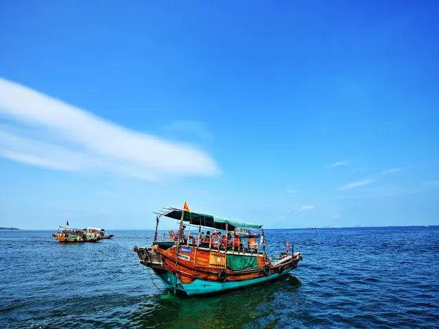 三门出海捕鱼图片