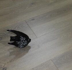 12mm Laminate Flooring with Eco-Friendly Base Material, Beveled Edges, High-End Home Wood Flooring, Direct from Manufacturer