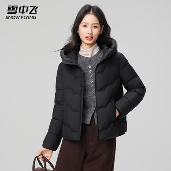 
Flying in the snow, light and stylish down jacket