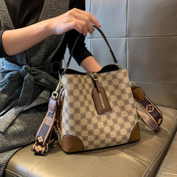 High-End Commuter Large Bucket Bag for Women 2025 New Style This Year's Popular Women's Handbag Shoulder Crossbody Bag Trendy