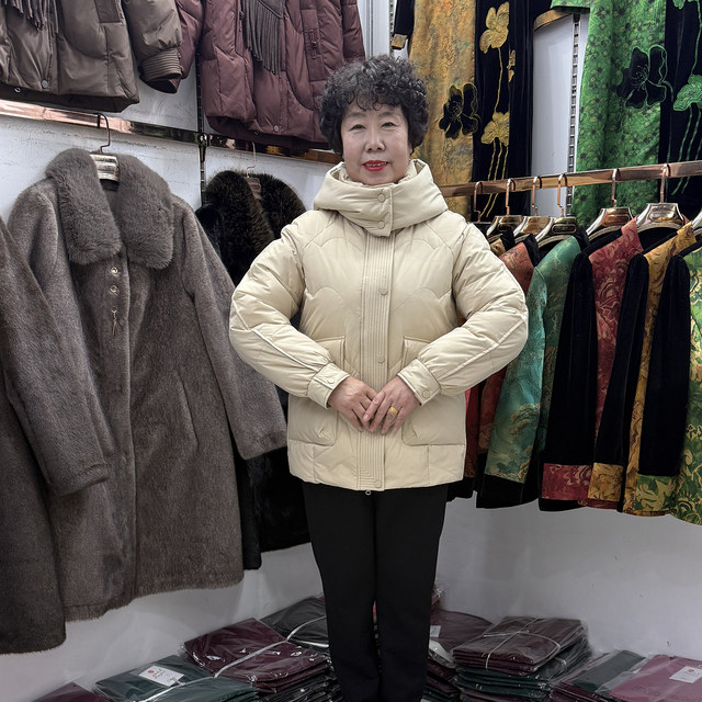 
Middle-aged mother's winter hooded down jacket for small women 40-50 years old cold-proof bread coat thick and warm