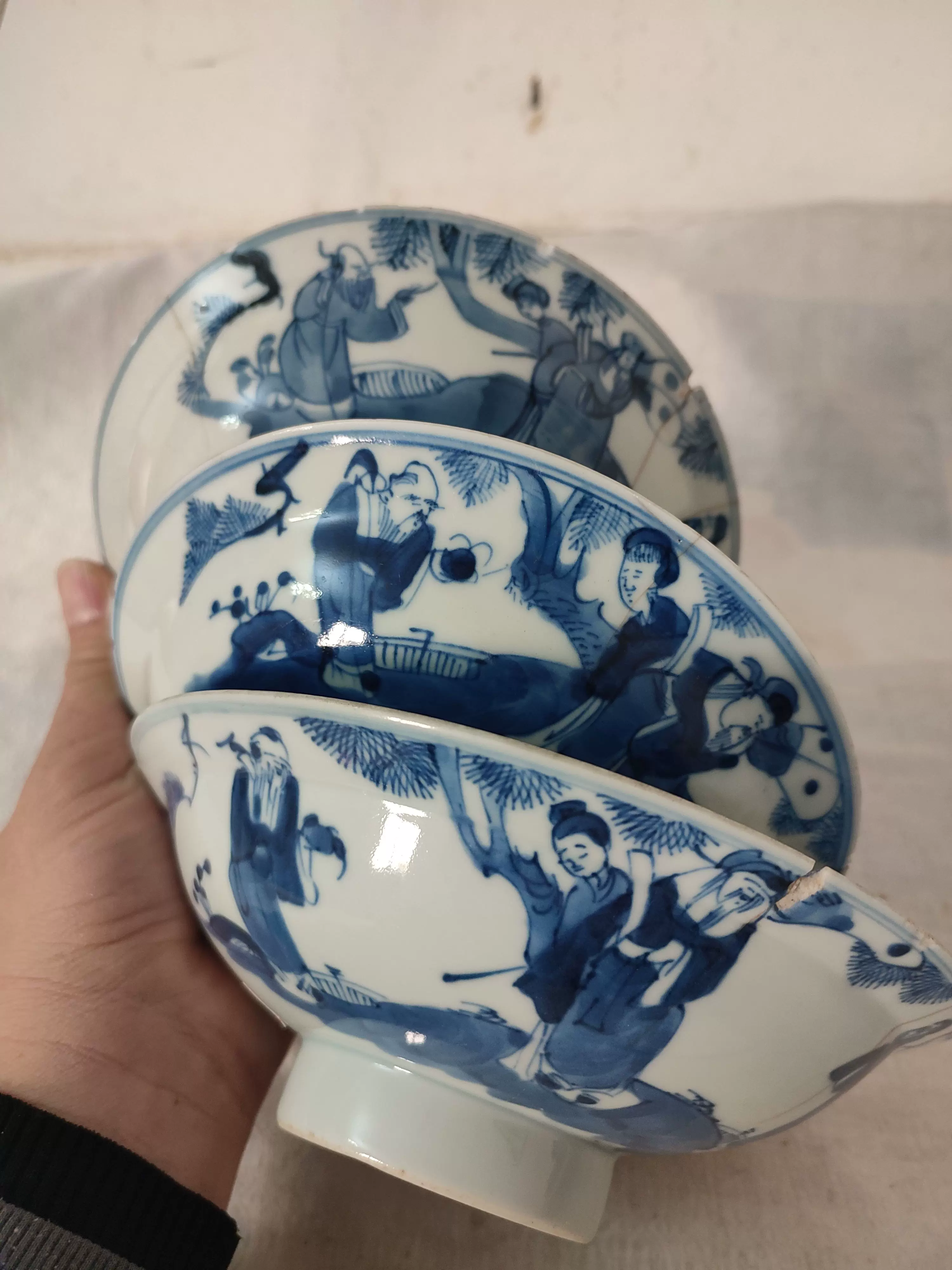9029清乾隆花卉粉彩大盘，口径22.8厘米