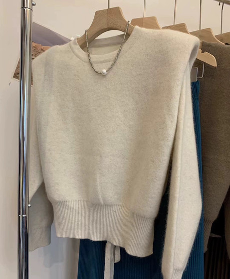 
Raccoon cashmere sweater sweater, round neck, shoulder pads, French style, fashionable back, hollow lace design, women's winter