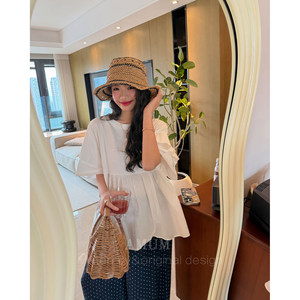 
AMUM maternity wear focuses on comfort ~ Sweet solid color ruffled sleeves pleated splicing loose round neck top