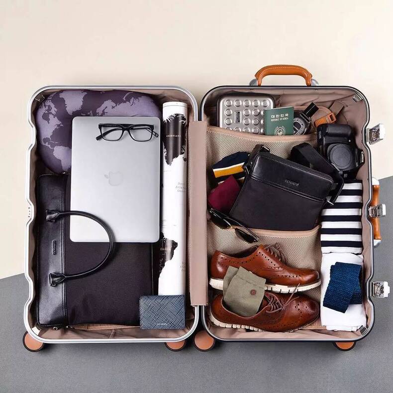 每次旅行少不了的伙伴就是装载着随身物品和衣物的行李箱,行李箱如果