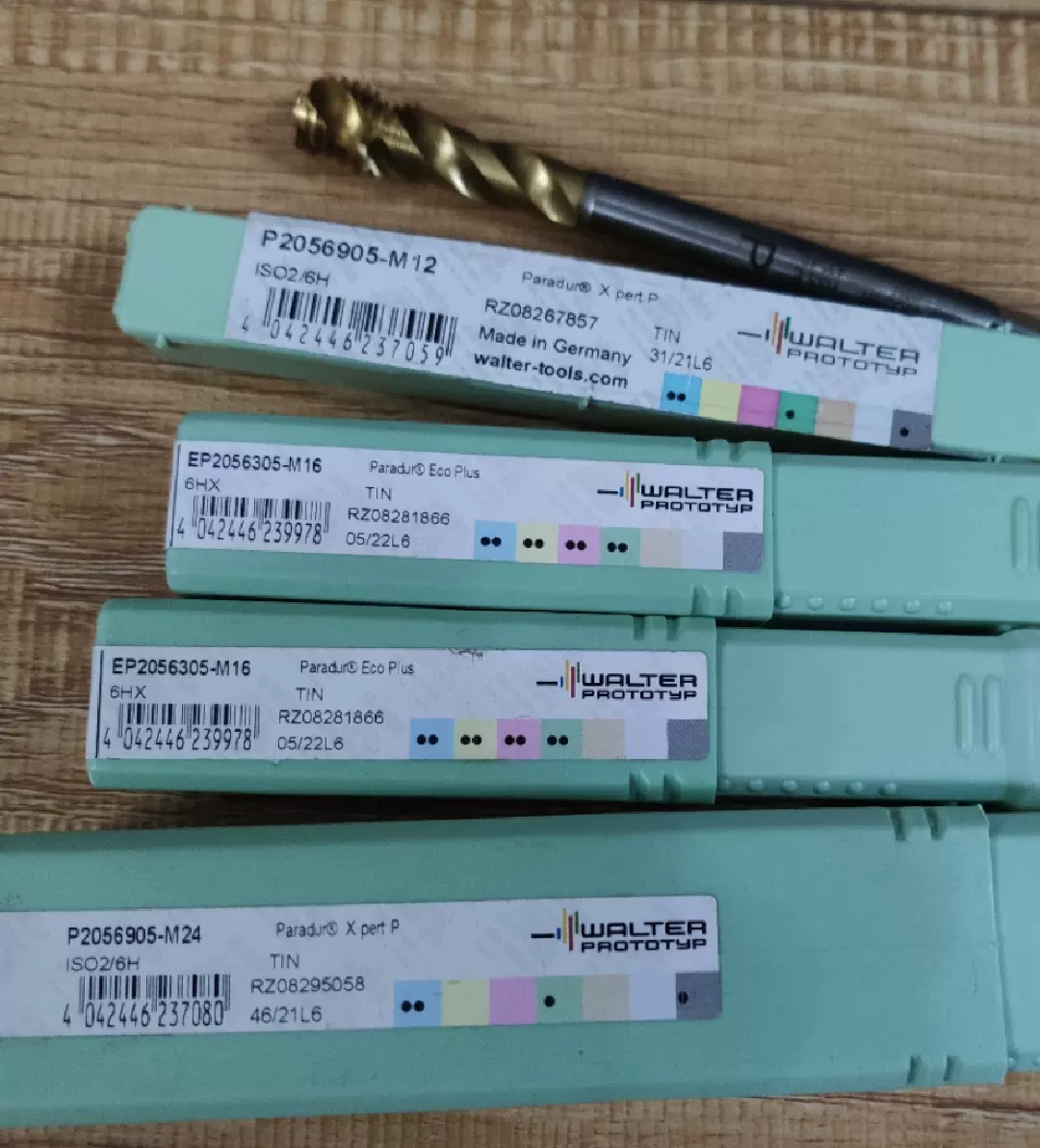 住友電工 SCGT09T302L-FX AC530U 正方形ポジティブインサート 穴つき